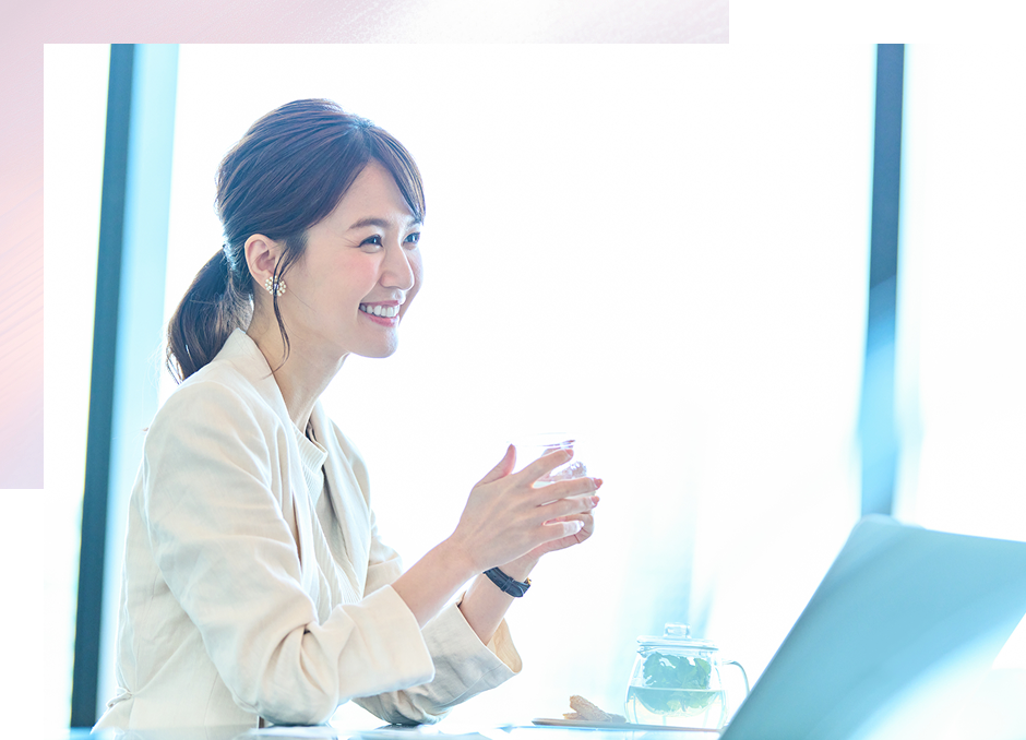 女性がヒアリングしている様子